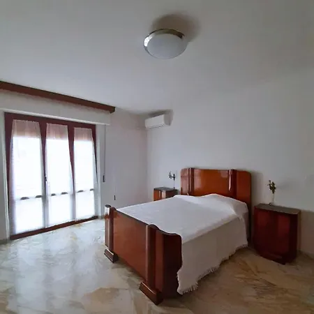Sul Mare, Accanto Al Centro - San Benedetto del Tronto